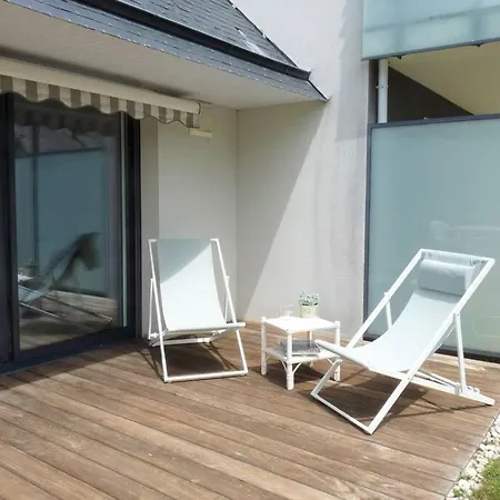 Le Glaz * Grande & Commerces A Pied * Jardin